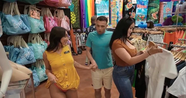 Threesome With Retail Thotties